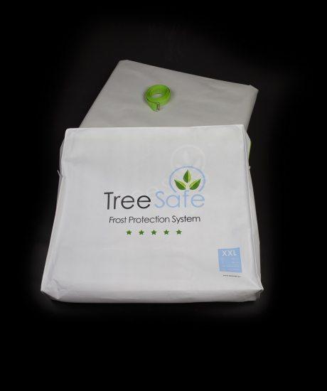 TreeSafe Baumjacke aus Isoliermaterial zum Schutz von Bäumen und Pflanzen. Weiße Farbe